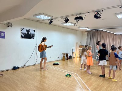 В Ужгороді для дітей та дорослих проводять безкоштовні заняття з музикотерапії В Ужгороді для дітей та дорослих проводять безкоштовні заняття з музикотерапії