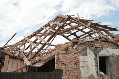 "Диво, що він лишився живий": наслідки обстрілу Білопілля керованими авіабомбами "Диво, що він лишився живий": наслідки обстрілу Білопілля керованими авіабомбами
