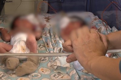 Що розповіли батьки та лікарі про братів-двійнят, які народилися у Рівному з різницею у понад три доби Що розповіли батьки та лікарі про братів-двійнят, які народилися у Рівному з різницею у понад три доби