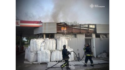 Внаслідок атаки РФ горіла автозаправка у Ніжинському районі Внаслідок атаки РФ горіла автозаправка у Ніжинському районі