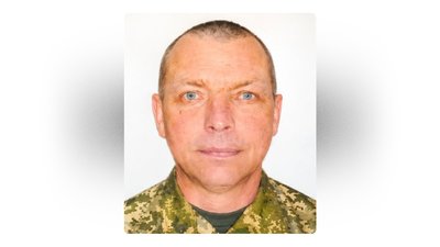 На Чернігівщині поховали шістьох захисників України На Чернігівщині поховали шістьох захисників України