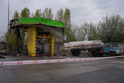 Заправка у Слобідському районі Харкова після влучання російського безпілотника, 1 травня 2026 року