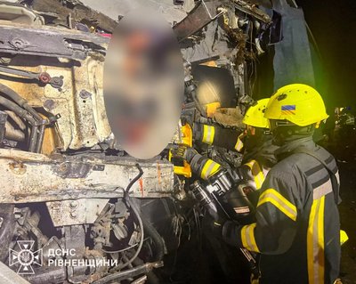Загинула людина через зіткнення двох вантажівок поблизу Рівного Загинула людина через зіткнення двох вантажівок поблизу Рівного