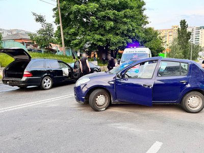 У Рівному водійка розверталась і спричинила ДТП на Богоявленській У Рівному водійка розверталась і спричинила ДТП на Богоявленській