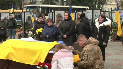 З 45-річним військовослужбовцем Максимом Лугініним попрощалися у Рівному З 45-річним військовослужбовцем Максимом Лугініним попрощалися у Рівному
