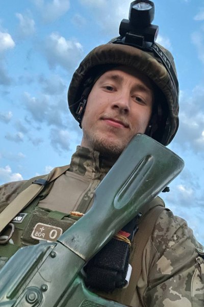 "Людино-машинна для руйнації ворога" — інтерв’ю з військовослужбовцем до дня ЗСУ "Людино-машинна для руйнації ворога" — інтерв’ю з військовослужбовцем до дня ЗСУ