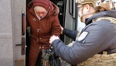 "Білий янгол" евакуював вісьмох людей із Миколаївки та Семенівки