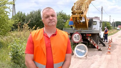 У Полтаві в мікрорайоні Яр прокладають освітлення на вулицях, де ніколи не було ліхтарів У Полтаві в мікрорайоні Яр прокладають освітлення на вулицях, де ніколи не було ліхтарів