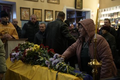 “Сподівалися, що він в полоні”: із солдатом Максимом Сисоєвим попрощалися в Сумах “Сподівалися, що він в полоні”: із солдатом Максимом Сисоєвим попрощалися в Сумах