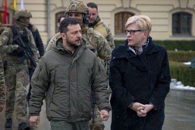 На Алеї сміливості у Києві відкрили табличку з ім'ям прем'єр-міністерки Литви Інгріди Шимоніте На Алеї сміливості у Києві відкрили табличку з ім'ям прем'єр-міністерки Литви Інгріди Шимоніте