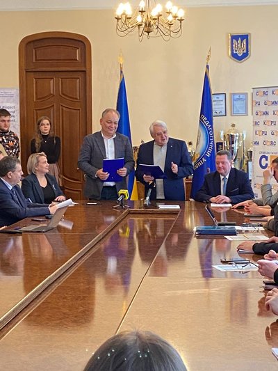 Підписання Меморандуму між Кримськотатарським Ресурсним Центром та Українським державним університетом імені Михайла Драгоманова Підписання Меморандуму між Кримськотатарським Ресурсним Центром та Українським державним університетом імені Михайла Драгоманова
