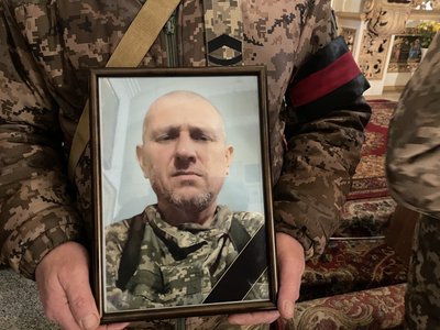 У Полтаві попрощались із воїнами Олександром Бредуном та Олександром Ковалем,які загинули на Донеччині У Полтаві попрощались із воїнами Олександром Бредуном та Олександром Ковалем,які загинули на Донеччині