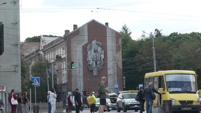 Інтерв'ю з дизайнеркою. Мурал військовому Тарасу Давидюку