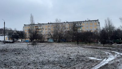 Будинок без вікон внаслідок обстрілу Краматорськ Донецька область 12 січня 2026 рік Будинок без вікон внаслідок обстрілу Краматорськ Донецька область 12 січня 2026 рік