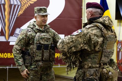 Трьом військовим із Сумщини вручили державні нагороди Трьом військовим із Сумщини вручили державні нагороди