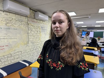 У Херсонському районі учні, вчителі та батьки разом писали радіодиктант національної єдності У Херсонському районі учні, вчителі та батьки разом писали радіодиктант національної єдності