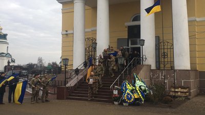 У Прилуках попрощалися з військовим ЗСУ Ігорем Івановим У Прилуках попрощалися з військовим ЗСУ Ігорем Івановим