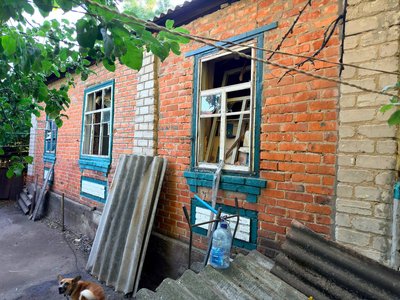російська армія скинула на Ізюм авіабомби, пошкоджений будинок російська армія скинула на Ізюм авіабомби, пошкоджений будинок