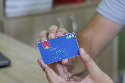 Великописарівська громада запровадила електронний квиток у соціальному автобусі