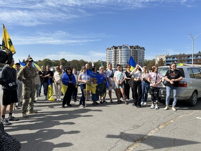 У Кременчуці відбувся автопробіг на підтримку військовополонених У Кременчуці відбувся автопробіг на підтримку військовополонених