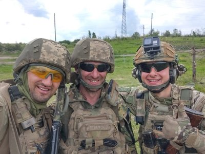 Максим Бабарикін із побратимами Максим Бабарикін із побратимами