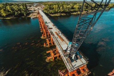 До кінця року планують відкрити рух: як будують тимчасовий міст до Молдови До кінця року планують відкрити рух: як будують тимчасовий міст до Молдови