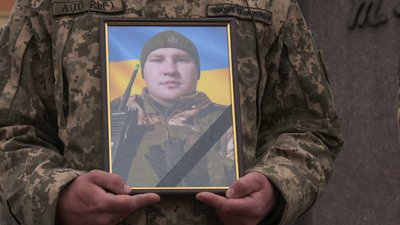 Із загиблими бійцями Юрієм Харитонюком та Володимиром Смірновим попрощалися у Рівному Із загиблими бійцями Юрієм Харитонюком та Володимиром Смірновим попрощалися у Рівному