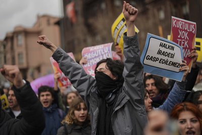 У найбільших містах Туреччини заборонили протести та мітинги до 23 березня