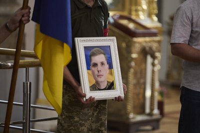 У Луцьку попрощалися з захисниками Дмитром Лавренчуком та Олександром Горбачем У Луцьку попрощалися з захисниками Дмитром Лавренчуком та Олександром Горбачем
