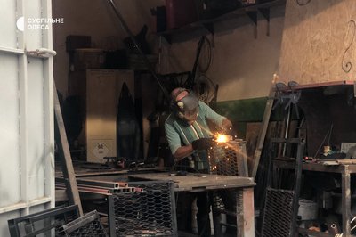 Важить 15 кілограмів та поміщається в багажник: одесит виготовляє мобільні кухні для військових Важить 15 кілограмів та поміщається в багажник: одесит виготовляє мобільні кухні для військових