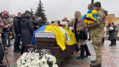 У Рівному попрощались з військовим Юрієм Літвінчуком У Рівному попрощались з військовим Юрієм Літвінчуком