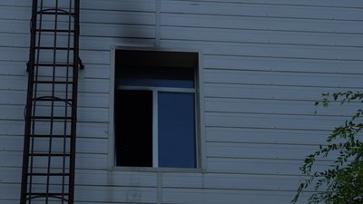 У Дніпрі під час пожежі в лікарні загинула людина, девʼятьох людей врятували У Дніпрі під час пожежі в лікарні загинула людина, девʼятьох людей врятували