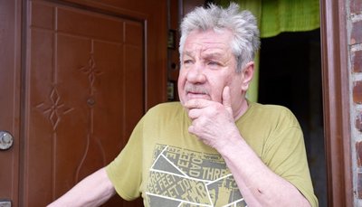 Хмельничанин Микола самостійно ремонтував своє житло, яке було пошкоджене через російський обстріл 22 березня 2024 року Хмельничанин Микола самостійно ремонтував своє житло, яке було пошкоджене через російський обстріл 22 березня 2024 року