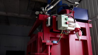 сміттєсортувальний комплекс, прес, сортування сміття, переробка сміття, тернопільська область сміттєсортувальний комплекс, прес, сортування сміття, переробка сміття, тернопільська область