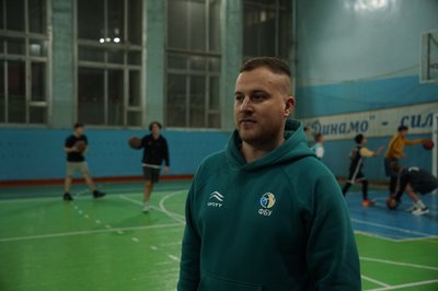 Сумські баскетболісти готуються до тренування Сумські баскетболісти готуються до тренування