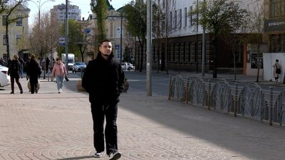 "Три роки я дивився у підлогу": звільнений з полону Дмитро Батюк розповів про російську неволю "Три роки я дивився у підлогу": звільнений з полону Дмитро Батюк розповів про російську неволю