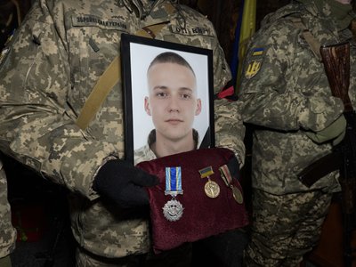 У Полтаві попрощались із воїнами Владислава Мірошніченко та Максимом Легарем