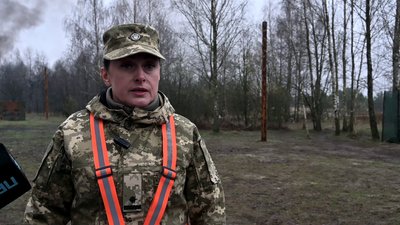Як курсанти долають психологічну смугу перешкод та відпрацьовують евакуацію пораненого Як курсанти долають психологічну смугу перешкод та відпрацьовують евакуацію пораненого
