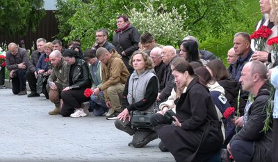 Попрощатися з героєм у будинок ритуальних послуг прийшли його рідні, знайомі та побратими Попрощатися з героєм у будинок ритуальних послуг прийшли його рідні, знайомі та побратими