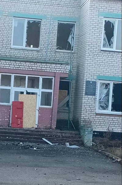 Пошкоджена російськими дронами школа в Лютівці Золочівської громади на Харківщині, 29 березня 2026 року Пошкоджена російськими дронами школа в Лютівці Золочівської громади на Харківщині, 29 березня 2026 року