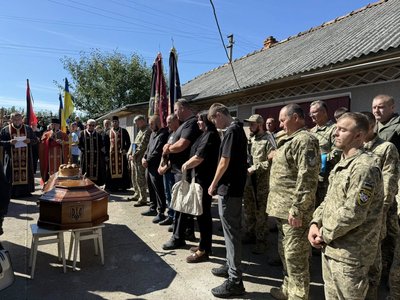 на Тернопільщині попрощалися з військовим на Тернопільщині попрощалися з військовим