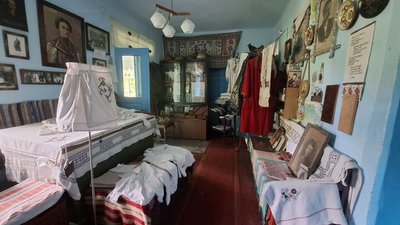 Хата письменниці та громадської діячки Іванни Блажкевич, українська хата Хата письменниці та громадської діячки Іванни Блажкевич, українська хата