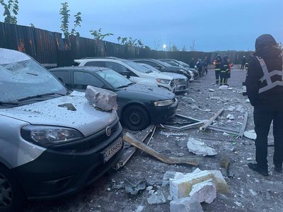 Атака дронами на Київщину: пошкодженні будинки та авто, постраждалих немає Атака дронами на Київщину: пошкодженні будинки та авто, постраждалих немає