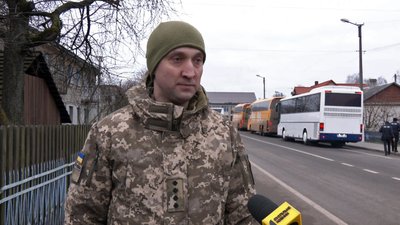 "Автобуси стоять по 20 годин": на ПП "Устилуг" на Волині — передріздвяні черги. Що кажуть водії та пасажири "Автобуси стоять по 20 годин": на ПП "Устилуг" на Волині — передріздвяні черги. Що кажуть водії та пасажири