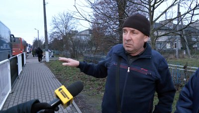 "Автобуси стоять по 20 годин": на ПП "Устилуг" на Волині — передріздвяні черги. Що кажуть водії та пасажири "Автобуси стоять по 20 годин": на ПП "Устилуг" на Волині — передріздвяні черги. Що кажуть водії та пасажири