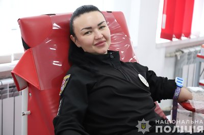 Вінницькі поліцейські здали близько 70 літрів крові для військових і цивільних Вінницькі поліцейські здали близько 70 літрів крові для військових і цивільних