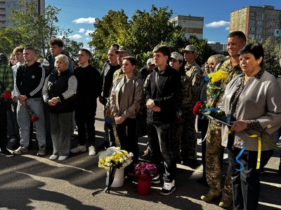 У Полтаві відкрили меморіальну дошку загиблому захиснику Сергію Грінці У Полтаві відкрили меморіальну дошку загиблому захиснику Сергію Грінці