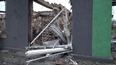 "Танки РФ по могилах наших воїнів їздять". Як за 9 км від фронту живуть люди у Покровському на Дніпропетровщині "Танки РФ по могилах наших воїнів їздять". Як за 9 км від фронту живуть люди у Покровському на Дніпропетровщині