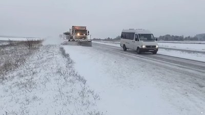 Як розчищають засніжені автошляхи на Волині. СУСПІЛЬНЕ | ВІДЕОНОВИНИ Як розчищають засніжені автошляхи на Волині. СУСПІЛЬНЕ | ВІДЕОНОВИНИ