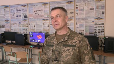 Симулятор FPV-дрона і стрільба з інтерактивного гранатомета: як у Чернігові проходять уроки "Захисту України" Симулятор FPV-дрона і стрільба з інтерактивного гранатомета: як у Чернігові проходять уроки "Захисту України"